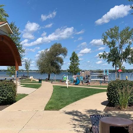 Charming And Happy Walled Lake Mi Cottage ノービ エクステリア 写真