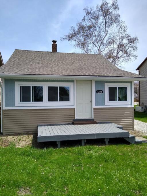 Charming And Happy Walled Lake Mi Cottage ノービ エクステリア 写真