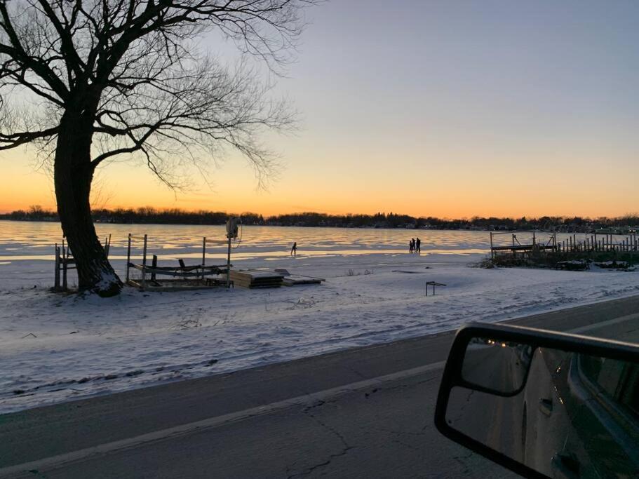Charming And Happy Walled Lake Mi Cottage ノービ エクステリア 写真