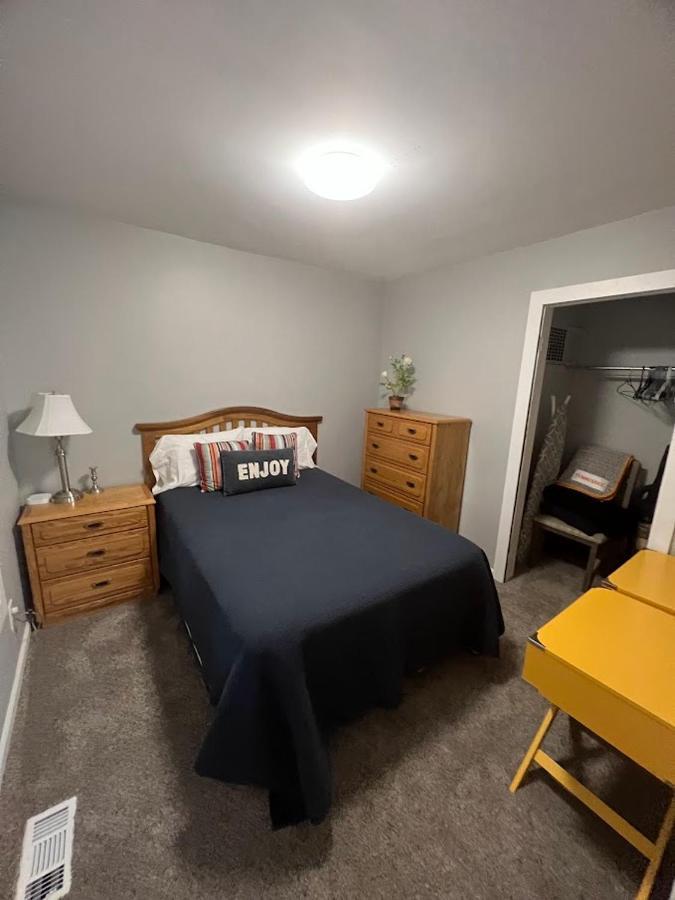 Charming And Happy Walled Lake Mi Cottage ノービ エクステリア 写真