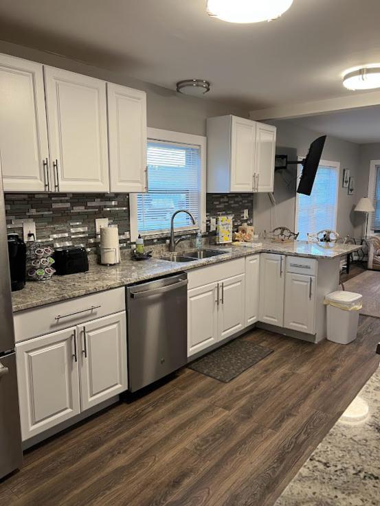 Charming And Happy Walled Lake Mi Cottage ノービ エクステリア 写真