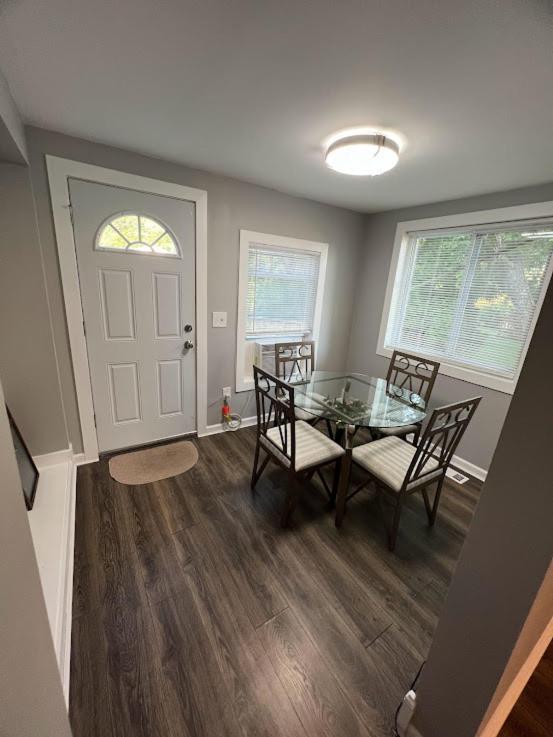 Charming And Happy Walled Lake Mi Cottage ノービ エクステリア 写真