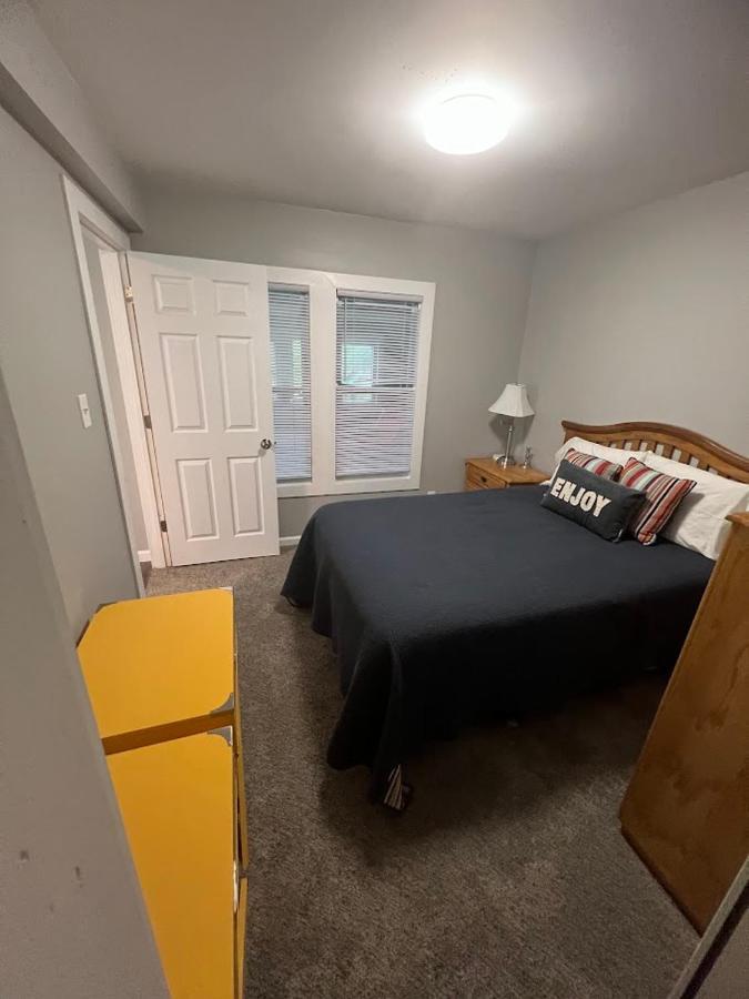 Charming And Happy Walled Lake Mi Cottage ノービ エクステリア 写真